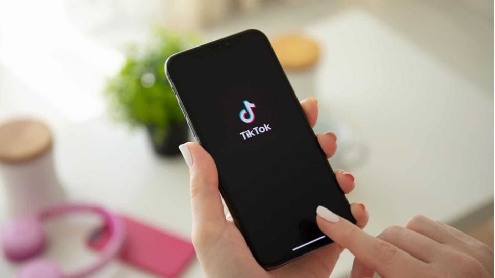 Read more about the article TikTok, Fenomena Media Sosial yang Mengubah Dunia